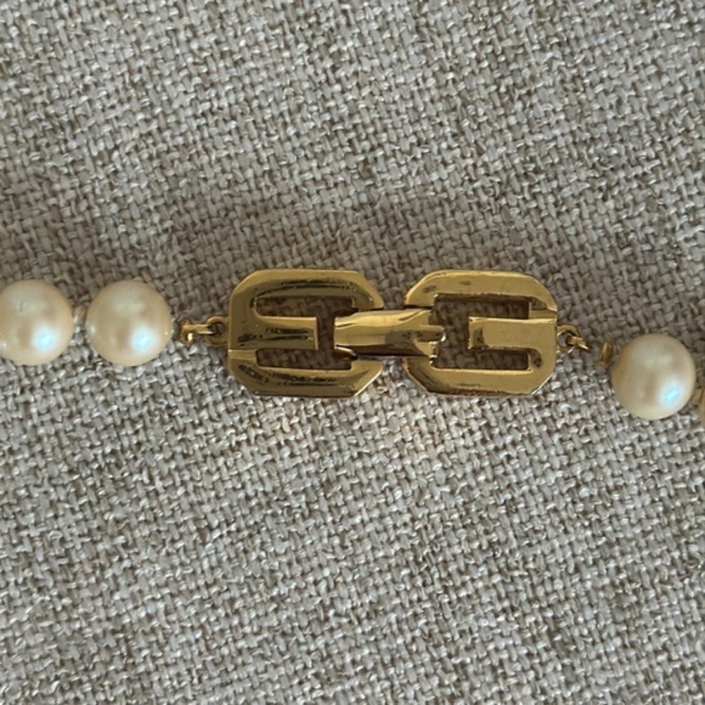 Givenchy New York 1977 Vintage Faux Pearl Necklace - Picture 4 of 10
